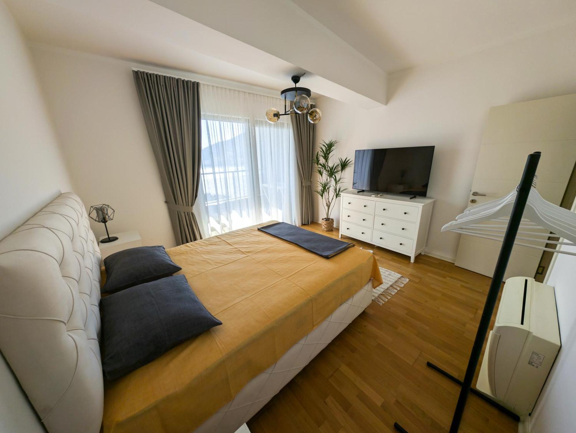Lux Apartments Harmonia Budua Esterno foto