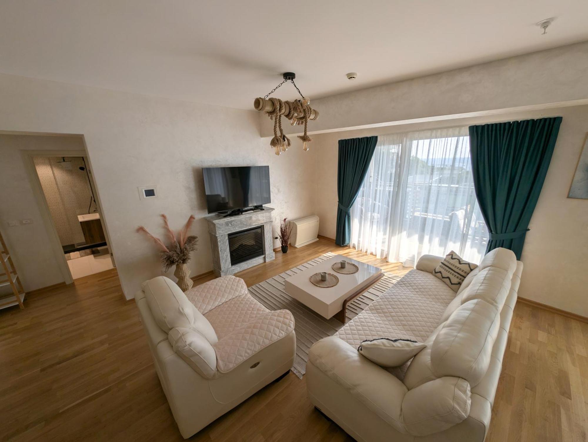 Lux Apartments Harmonia Budua Esterno foto