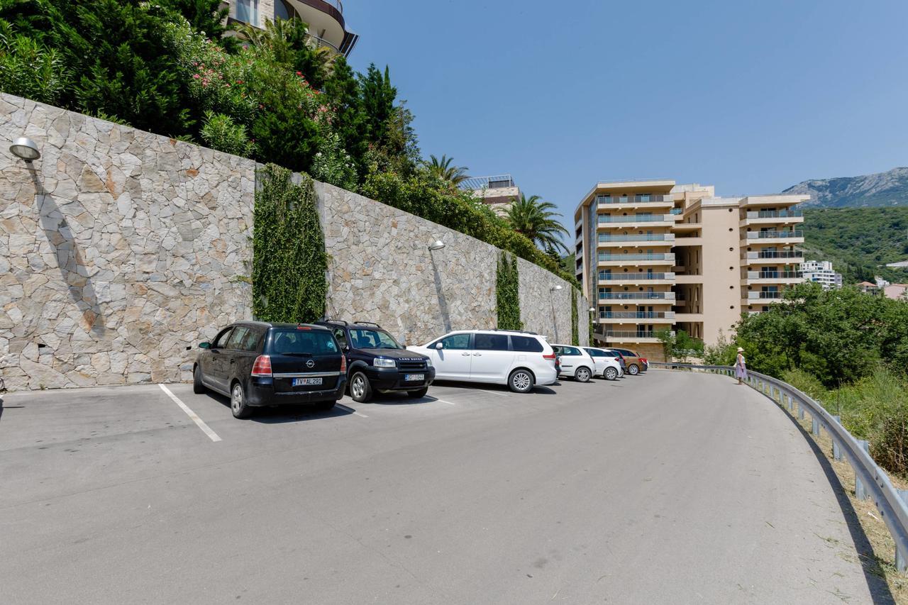 Lux Apartments Harmonia Budua Esterno foto