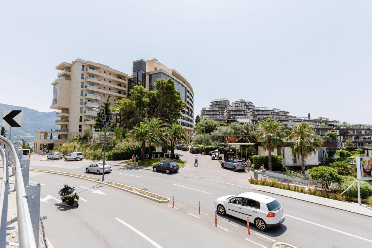Lux Apartments Harmonia Budua Esterno foto